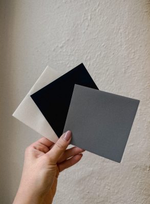 Liimattava korjauspaikka musta läpinäkyvä heijastava hopea falk group projektipirkonpuoti www.projektipirkko.fi vaatekorjaus