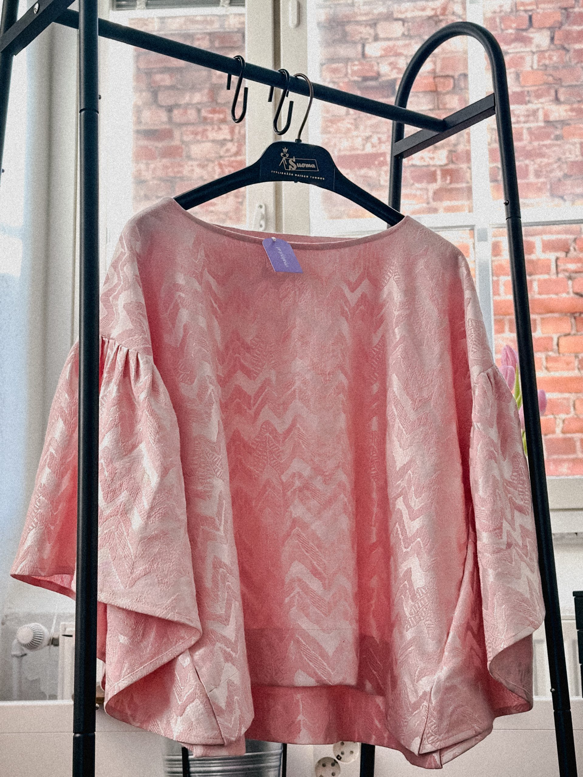 IHANATOPPI www.projektipirkko.fi IHANA -toppi yksittäiskappale kierrätyskangas