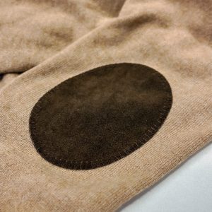 Kyynärpääpaikkojen ompelu - Ompelupalvelut ja vaatekorjaukset netistä - Kyynärpääpaikat neuleisiin, puvuntakkiin, jakkuun, villakangastakkiin tms. www.projektipirkko.fi