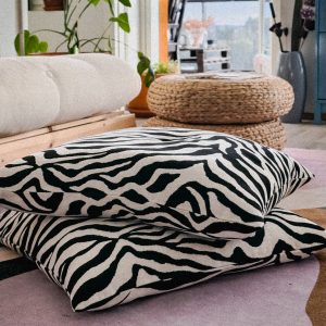 Lattiatyynynpäällinen, sisustustyyny, rahi, istumatyyny, säilytyselementti, säilytysratkaisu, sisustus, lattiatyyny, käsintehty, valmistettu suomessa, artesaani projektipirkko